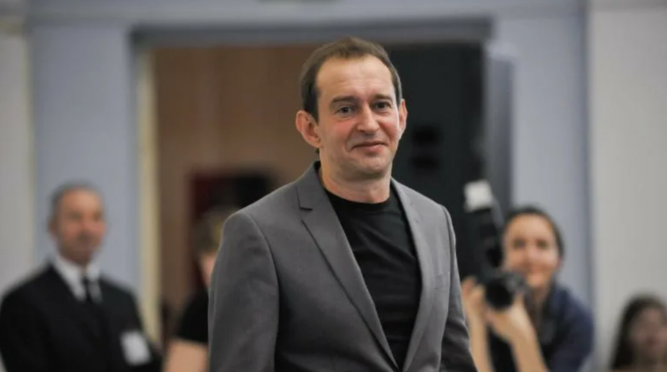 "Главное - восстановить правильный баланс и сохранить преемственность". Константин Хабенский назначен на должность ректора Школы-студии МХАТ