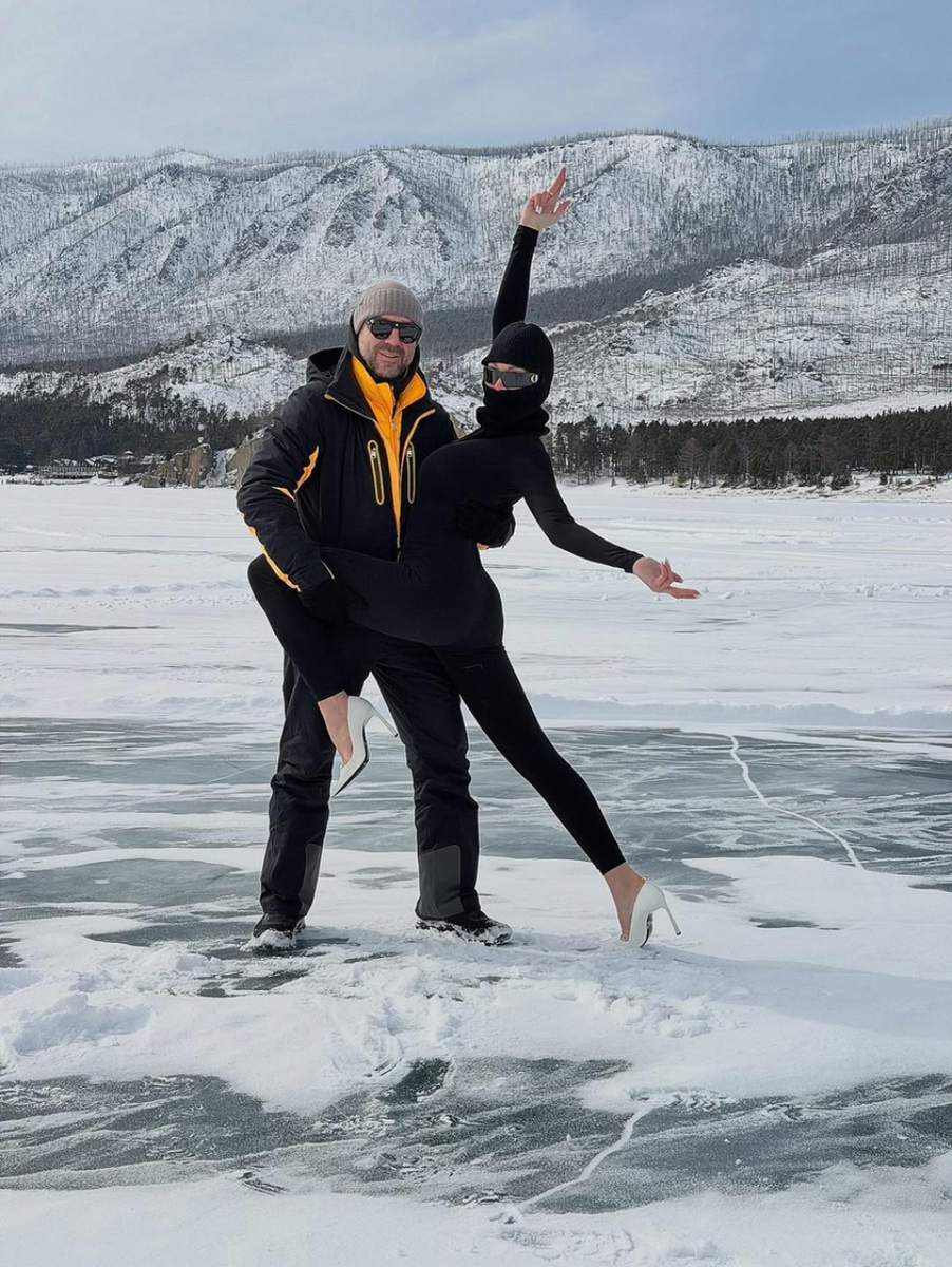    Полина Диброва и Роман Товстик на Байкале. Источник: @polinadibrova*