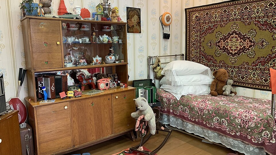 Старый сервант из прошлого — это ОК для интерьера или фантазия сумасшедшего? Разбираемся!