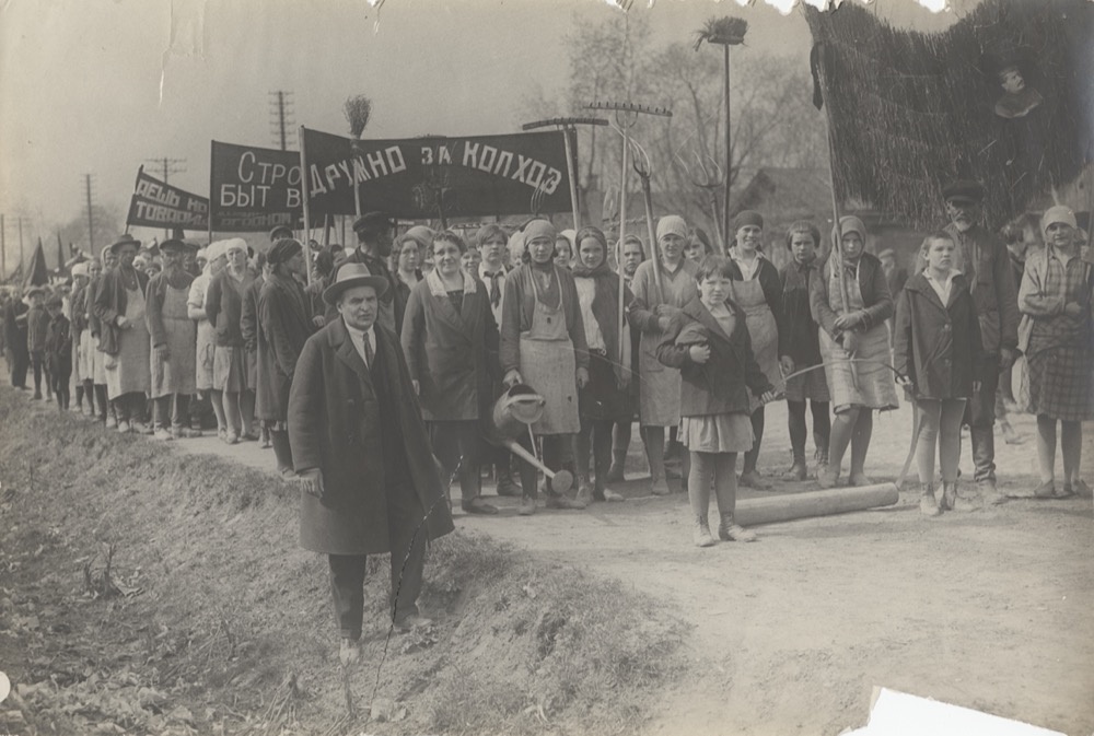 Организация колхоза имени Сталина. Будущие колхозники из села Ростокино, села Алексеевское и деревни Марьино
Дата съемки 1930 год
Источник russiainphoto.ru. 