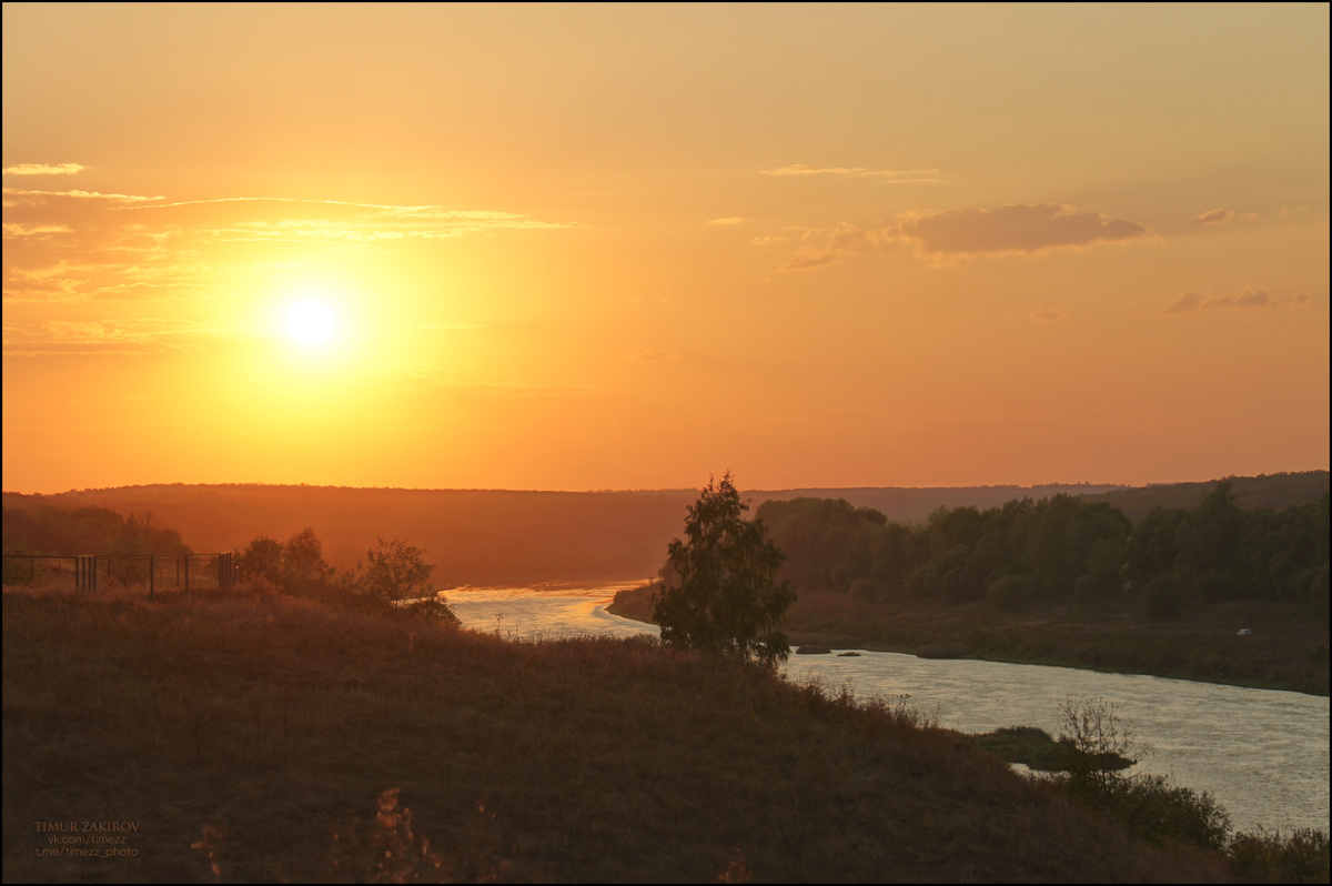 Справа есть вторая фотография покрупнее >> 