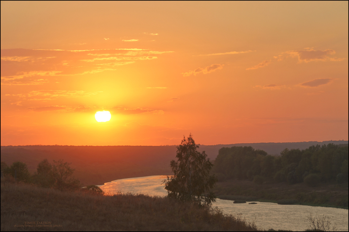 А солнце все ниже и ниже. 3 картинки процесса заката. Листайте >>