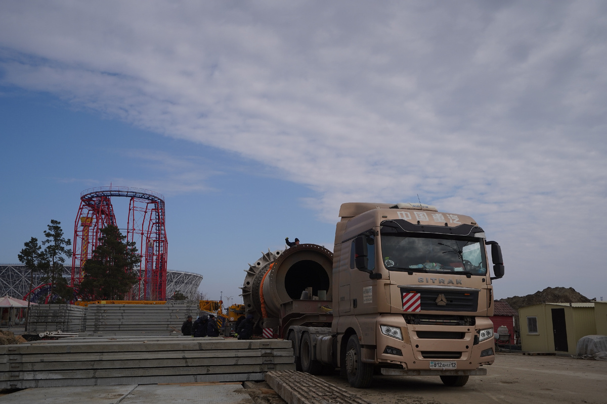 Ключевой элемент аттракциона - центральный вал, он будет вращать колесо обозрения