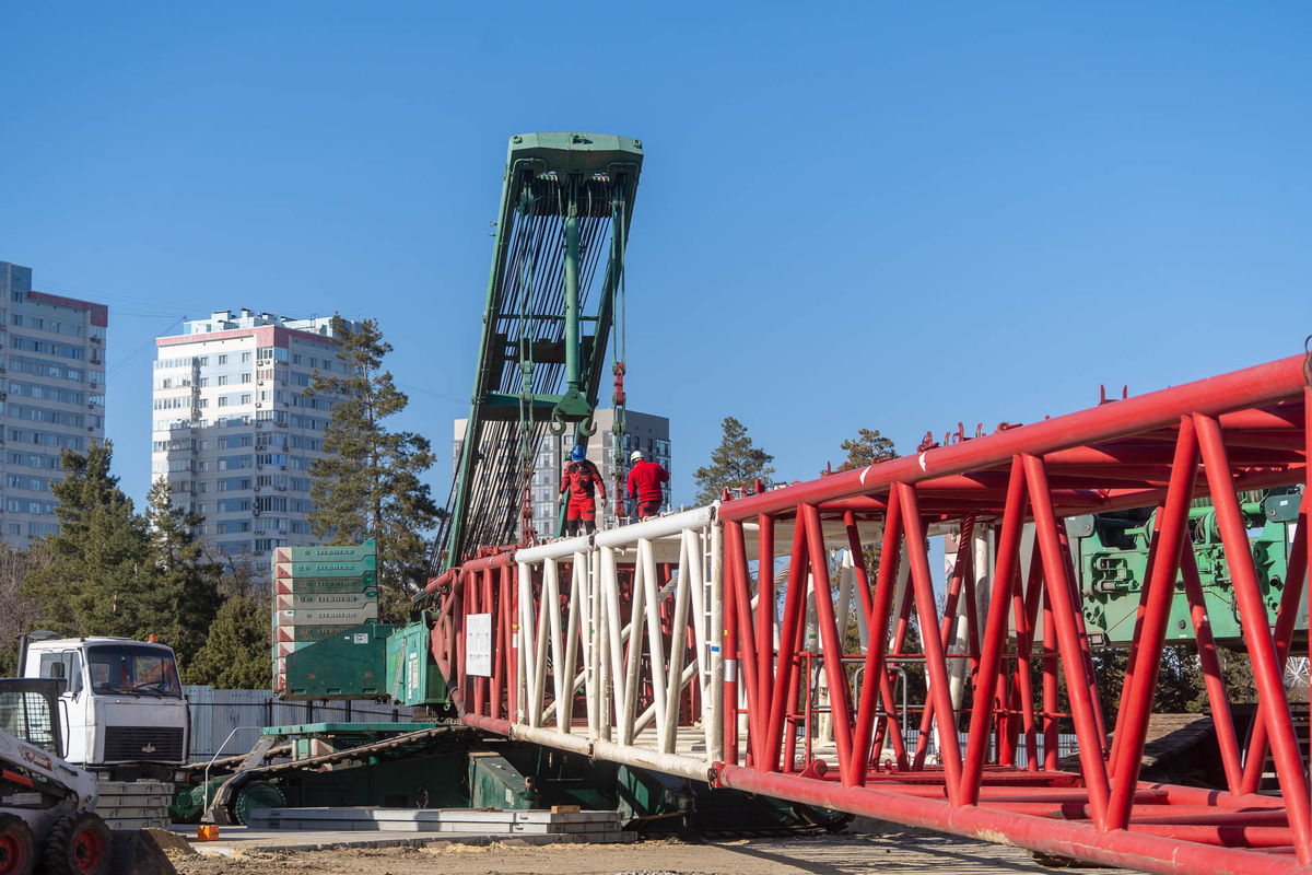 Сборка кранов грузоподъемностью 750 тонн заняла чуть меньше 2-х недель
