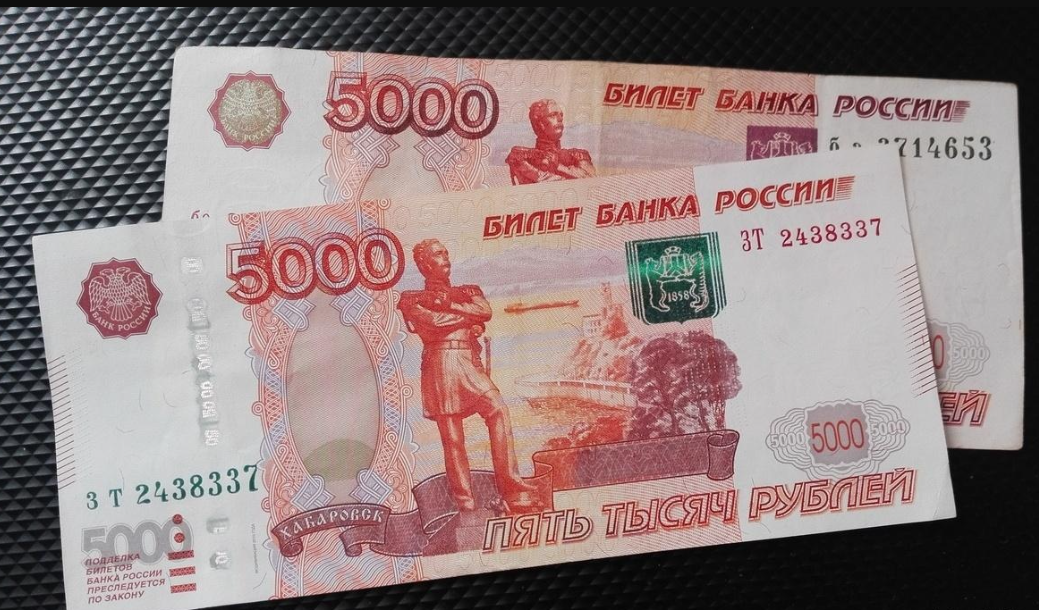 Десять тысяч каждому: изменят ли выплаты безусловного дохода будущее российских семей?