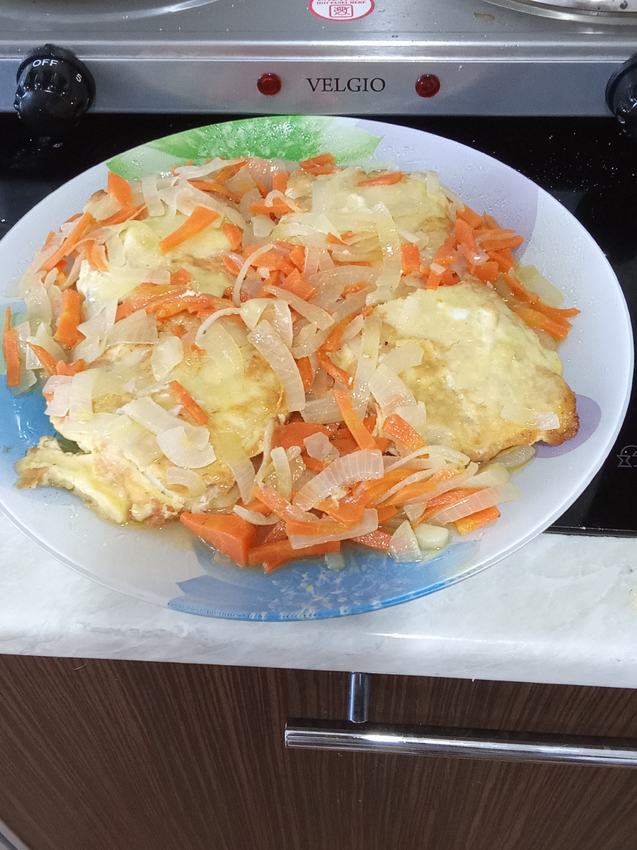  Минтай  в кляре с овощами. 