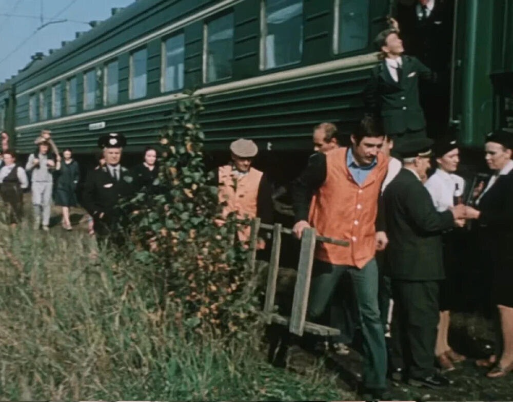     Авария на железной дороге   
Цитата из х/ф «Остановился поезд». Реж. Вадим Абдрашитов. 1982. СССР