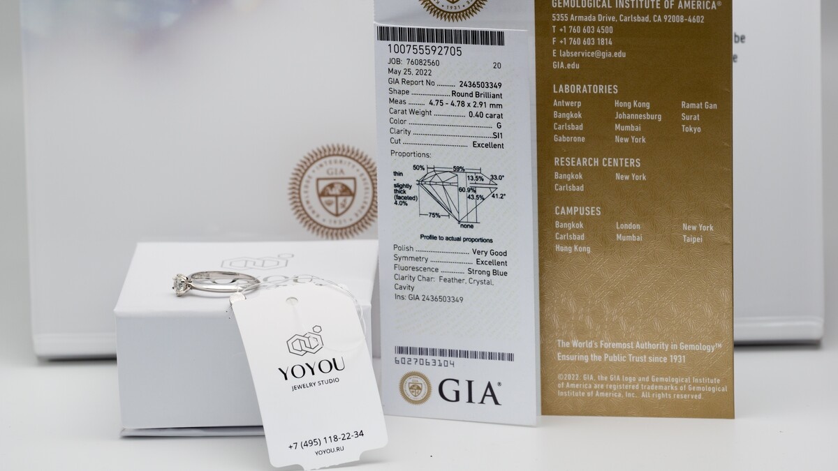 Готовое помолвочное кольцо с природным бриллиантом в фирменной подарочной упаковке