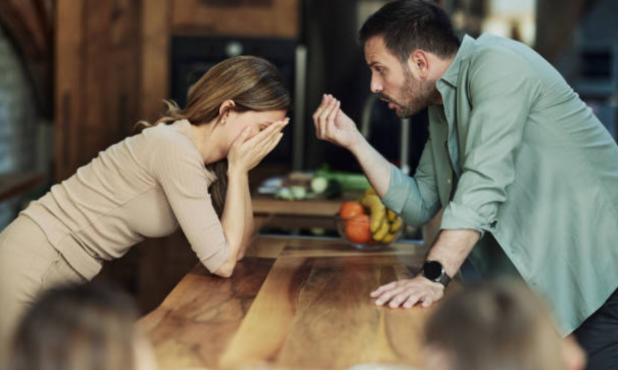 Кто должен извиняться первый: муж или жена?