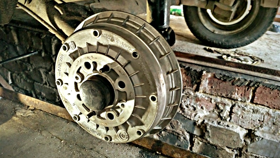 Барабанные тормоза на новых авто в 2026 году: технология столетней давности, которую инженеры не спешат менять