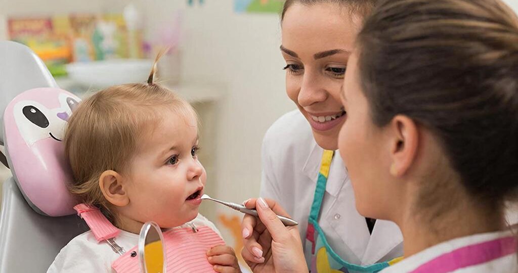 Появление зубов у малыша: всё, что нужно знать родителям