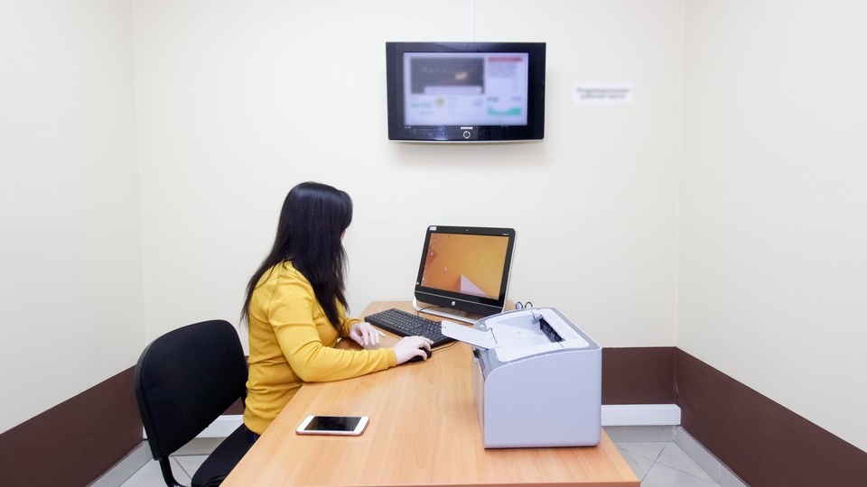 Собиравшую компромат на коллегу с диктофоном жительницу Алтая будут судить