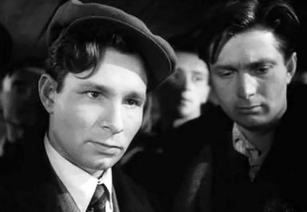Соловьёв в фильме "Чужая родня" (1955). Внешнее сходство с Шукшиным определенно есть