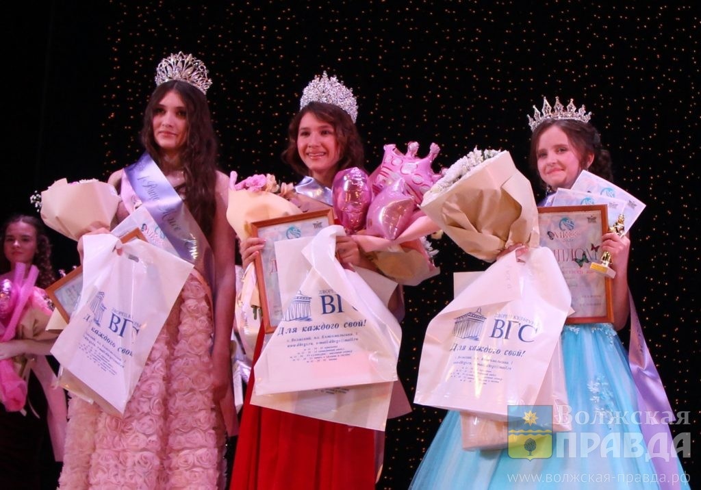 Мария-Евангелина Россохатская, Евгения Глазкова и Ксения Миронова (слева-направо)📷    Вог, Шекспир и Меркьюри: в Волжском состоялся конкурс «Мисс Юность 2026»
