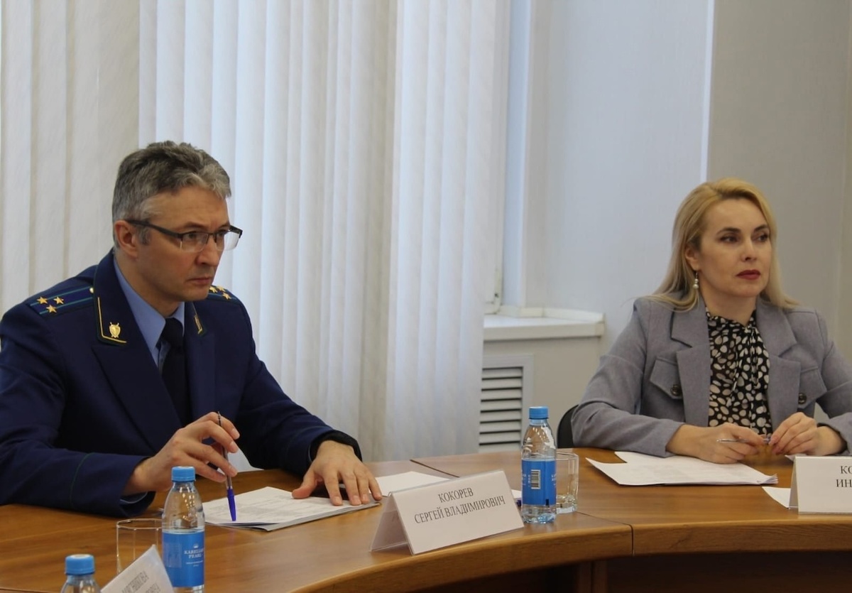 Прокурор Петрозаводска Сергей Кокорев и глава Петрозаводска Инна Колыхматова.