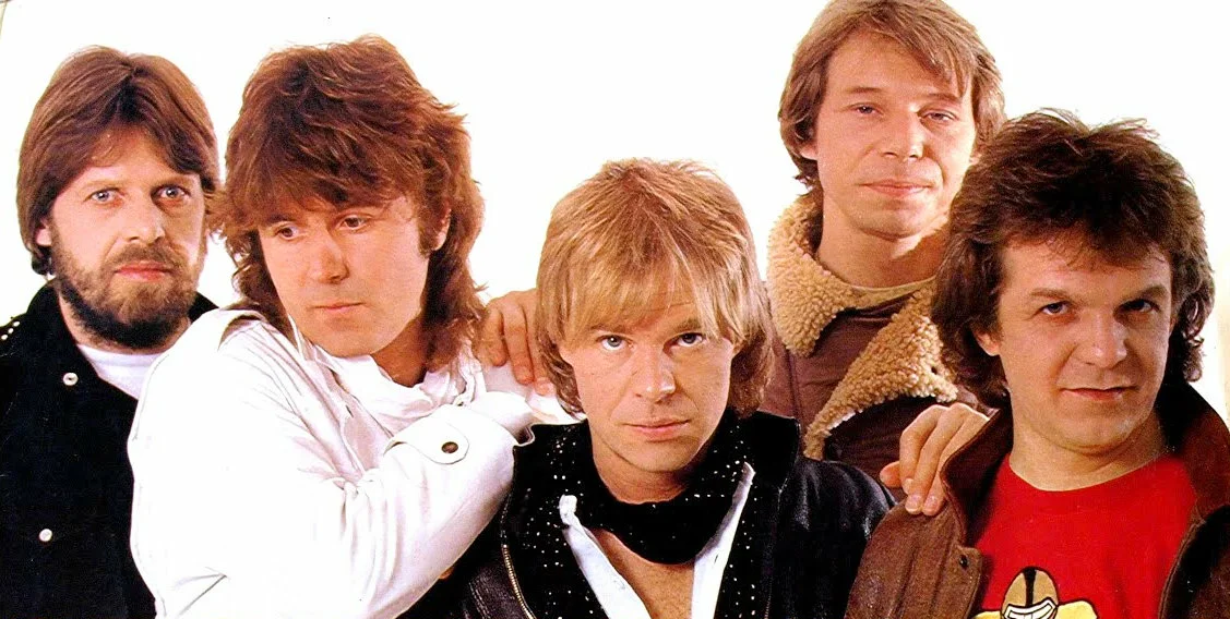 "Secret Service" (с англ. — "Тайная служба") — шведская музыкальная группа, исполнявших свои произведения в жанре популярной музыки в 1980-х годах. Состав группы в разное время менялся, неизменными её участниками являются клавишник Ульф Вальберг и Тим Норелл, последний является автором подавляющего большинства песен группы "Secret Service". Господин Хоканссон - посередине