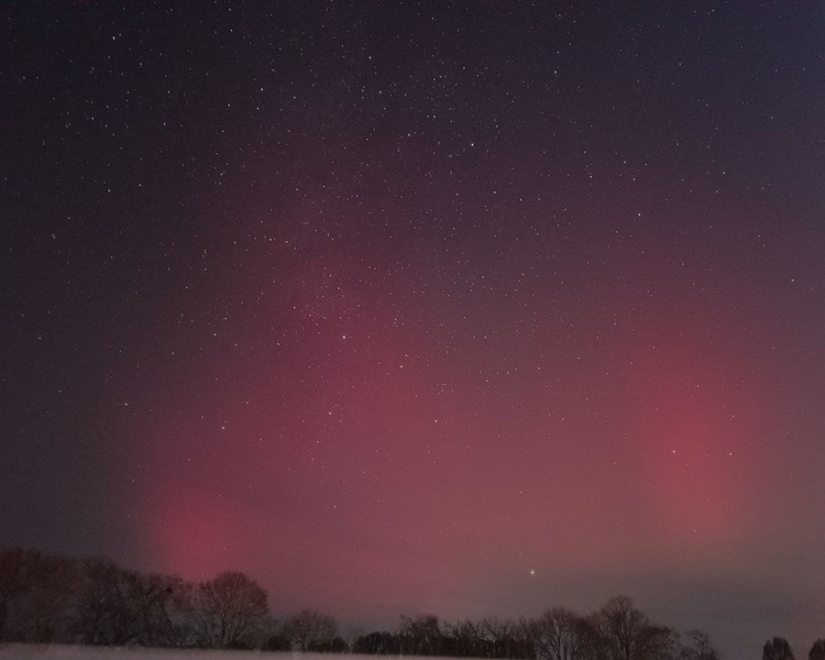     В Курской области жители могут увидеть ночное полярное сияние