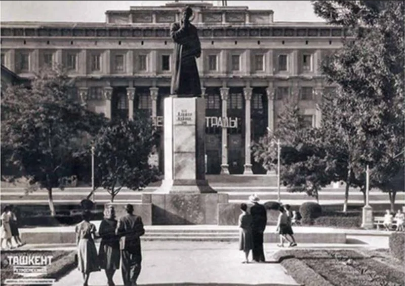 Театр Эстрады в Ташкенте (1958) На фасде хорошо видна надпись Фото : Ташкентская ретсроспектива 