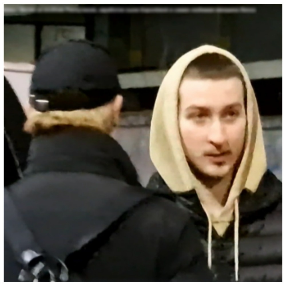 С годами Егор Ермак стал копией отца. Ермак - бывшая жена Евгения добилась даже смены фамилии с Егор Плющенко на Егор Ермак, вот такая там ненависть