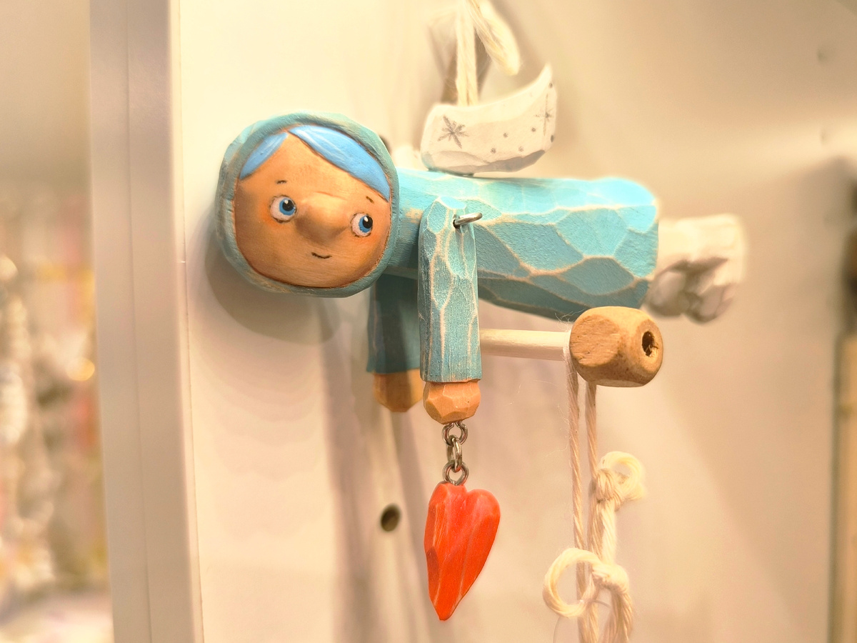 Все фото автора статьи. Деревянная ёлочная игрушка Ангел из липы.