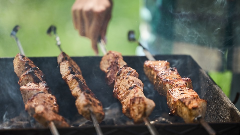 Говядина и масло дороже, а мука и сахар дешевле: Цены на продукты в Ростове и области в середине марта сравнили статистики