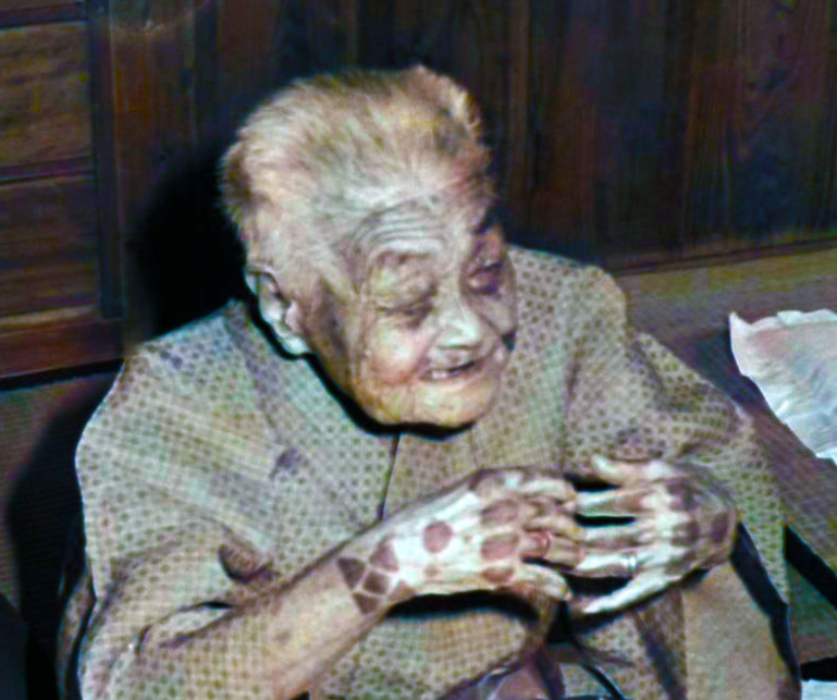 Одна из последних столетних старушек рюканок
