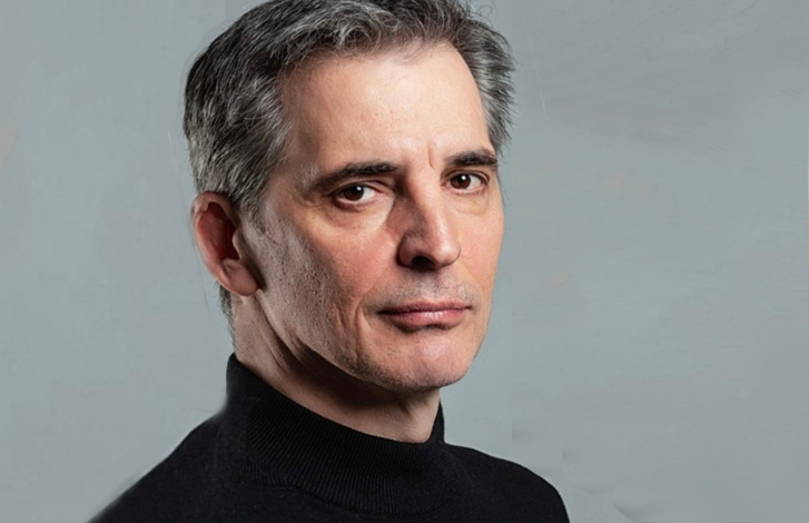 Максим Дахненко родился 31 марта 1972 года