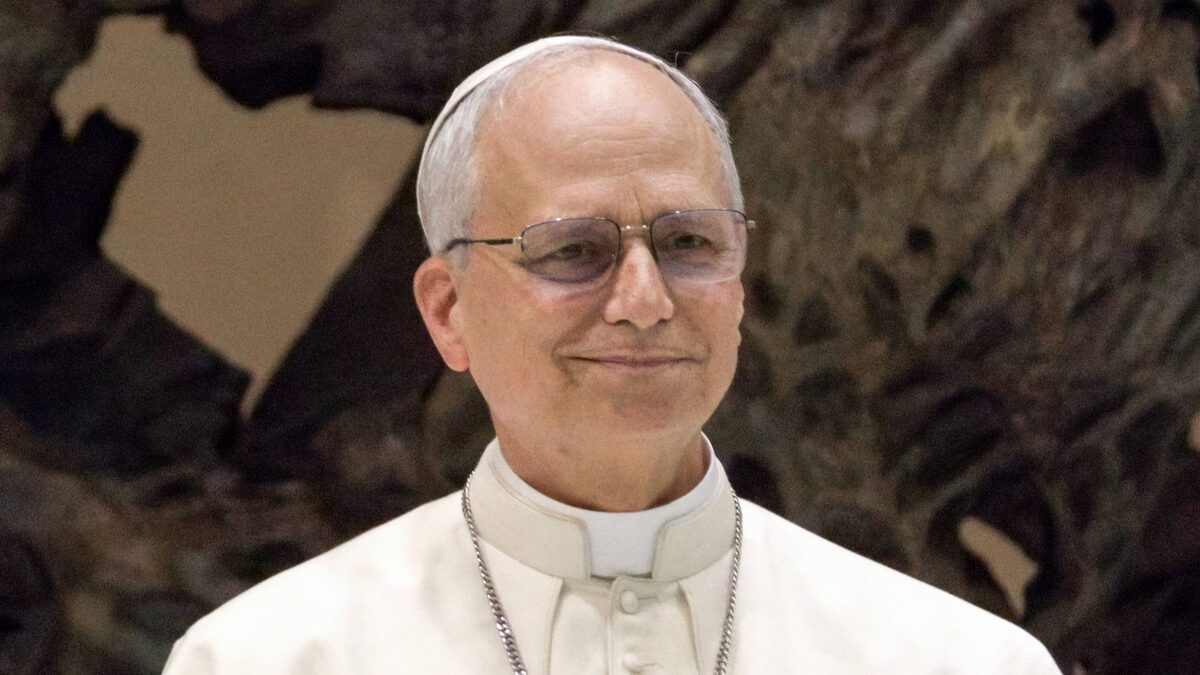     Папа римский Лев XIV   
(cc) Edgar Beltrán, The Pillar