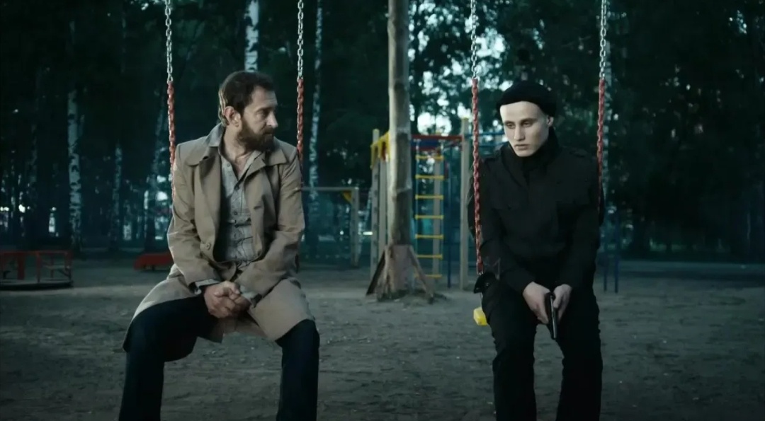 Один из пары маньяков в 1 сезоне, который убивал "человеческий мусор", транслируя свою деятельность в интернете.