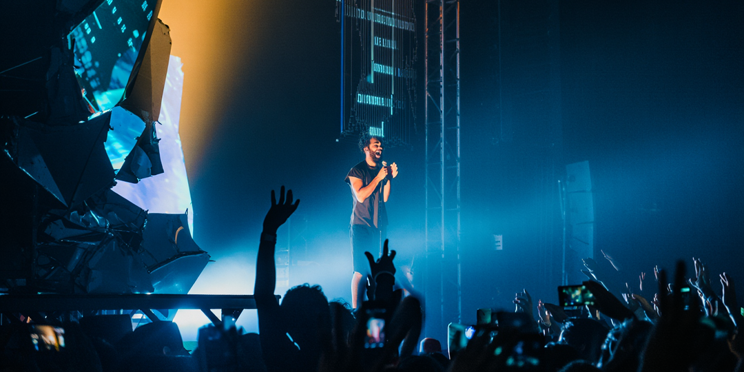 Хватит молчать, звёзды разучились петь: Фонограмма выходит из тени, а шоу-бизнес готовят к неудобному разговору