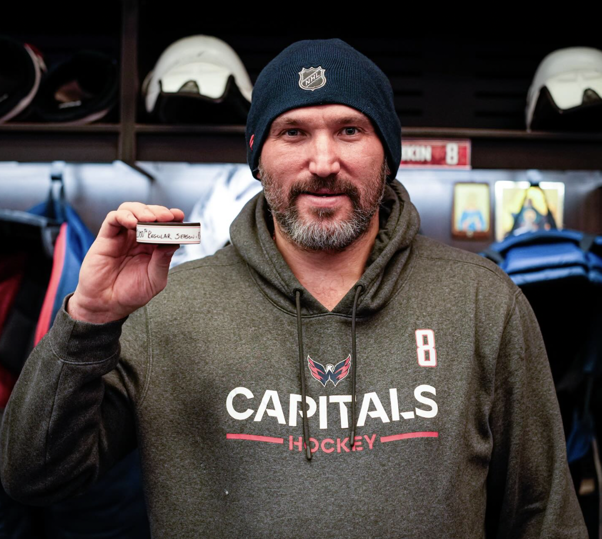 Александр Овечкин с тысячной шайбой