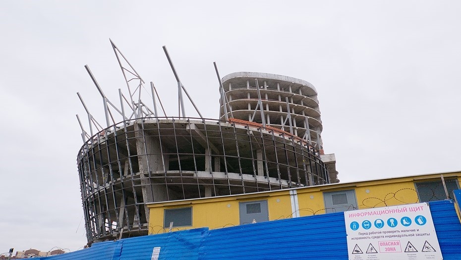    В 2018 году, накануне смены застройщика, недостроенное здание выглядело вот так Автор фото: Валентин Беликов/"ДП"