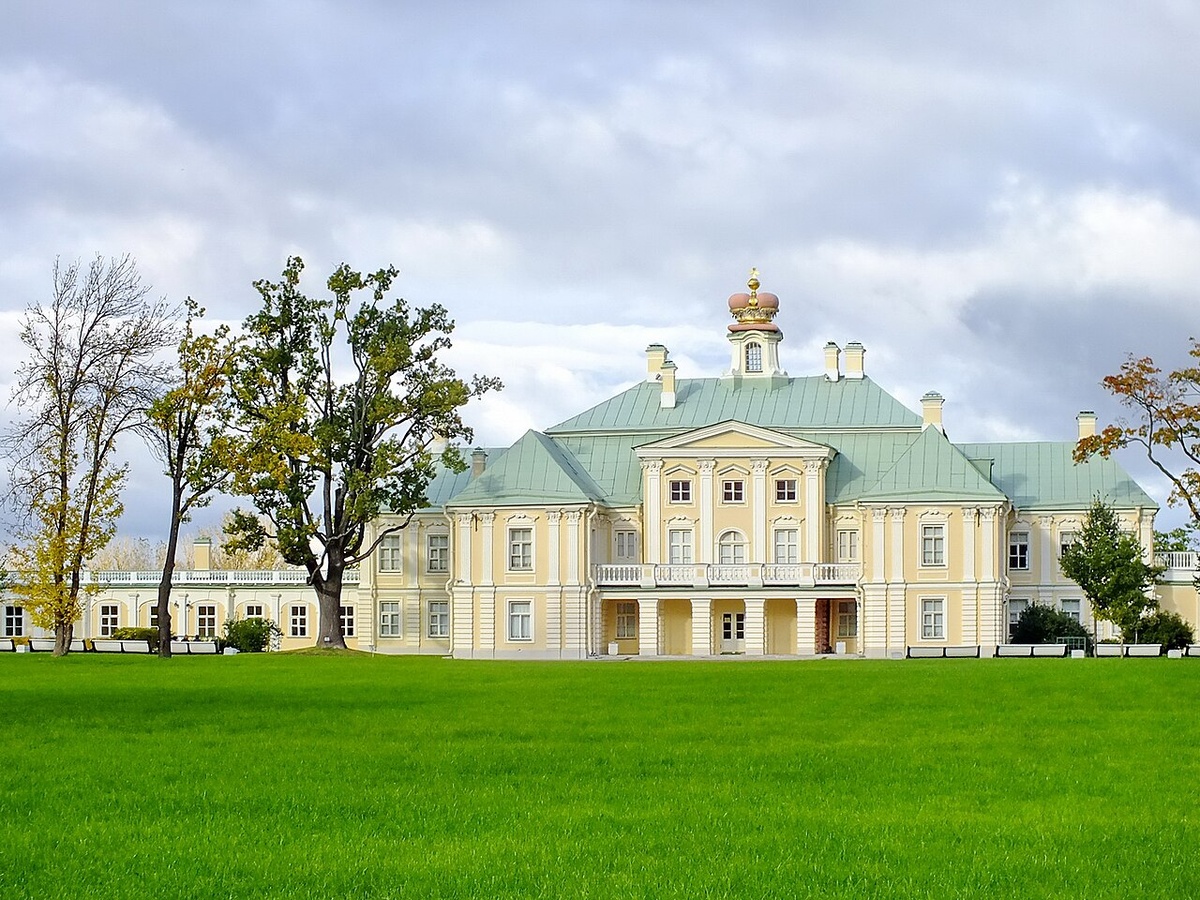Большой Меншиковский дворец – Akonev66 on Wikipedia