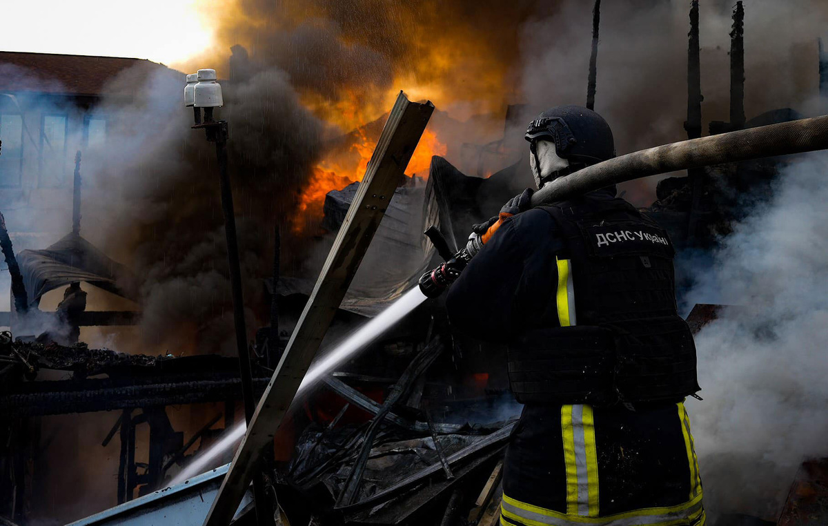    Украина Херсонская область ЧП взрывы обстрелы огонь пожар ЧП МЧС
