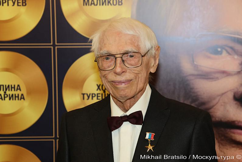 «Надо больше двигаться»: Александр Зацепин раскрыл секрет долголетия на своём 100-летнем юбилее в Кремле