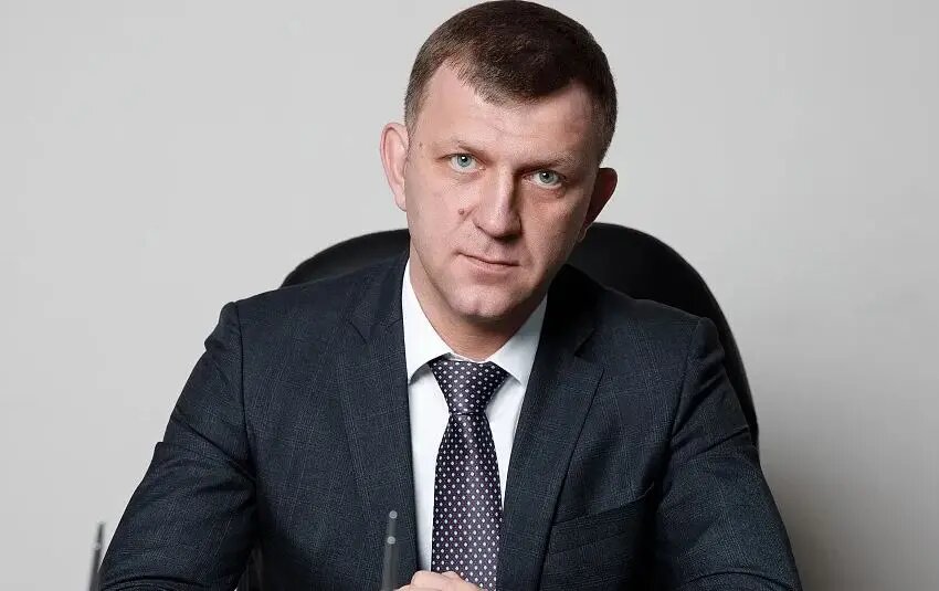 Житель Краснодара просит мэра помочь восстановить детскую площадку, которая была частично демонтирована в декабре 2025 года сотрудниками администрации Прикубанского округа. С площадки срезали качели, тренажёры и брусья, ссылаясь на заключение экспертизы об опасности оборудования.

Заявитель отмечает, что с наступлением весны детям негде гулять, и выражает надежду, что администрация поможет установить новые безопасные элементы. Жители готовы участвовать в благоустройстве и следить за порядком. Обращение носит доброжелательный и конструктивный характер.