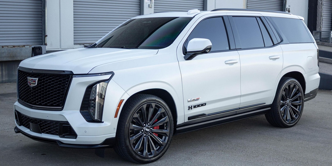 1000 л.с., тюнинг от Hennessey и провал на торгах — почему роскошный внедорожник не оценили