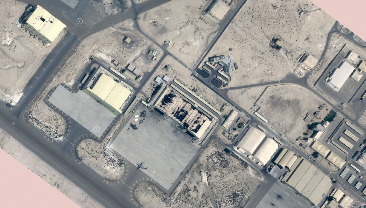 На рисунке разрушения на авиабазе ВВС США Аль-Дафра (ОАЭ), где по предварительным данным сгорело до 3 КС-135, прямо в ангарах и там же еще несколько вертолетов. Всего на этой базе было зафиксировано 46 попаданий, оставивших разрушения. Но обратите внимание на иное – вся техника стояла в ангарах! Это касаемо даже топливозаправщиков с размахом крыльев - 39,88 м! Что касаемо F-35 или F-15 на той же базе, то они все под ЖБУ (железобетонное укрытие) парного типа с толщиной потолка в районе 800-1200мм.
Я полагаю, что все вопросы по необходимости ЖБУ должны быть сняты!