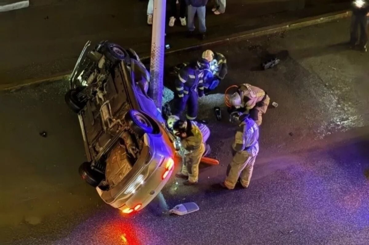    В центре Перми перевернулся автомобиль каршеринга