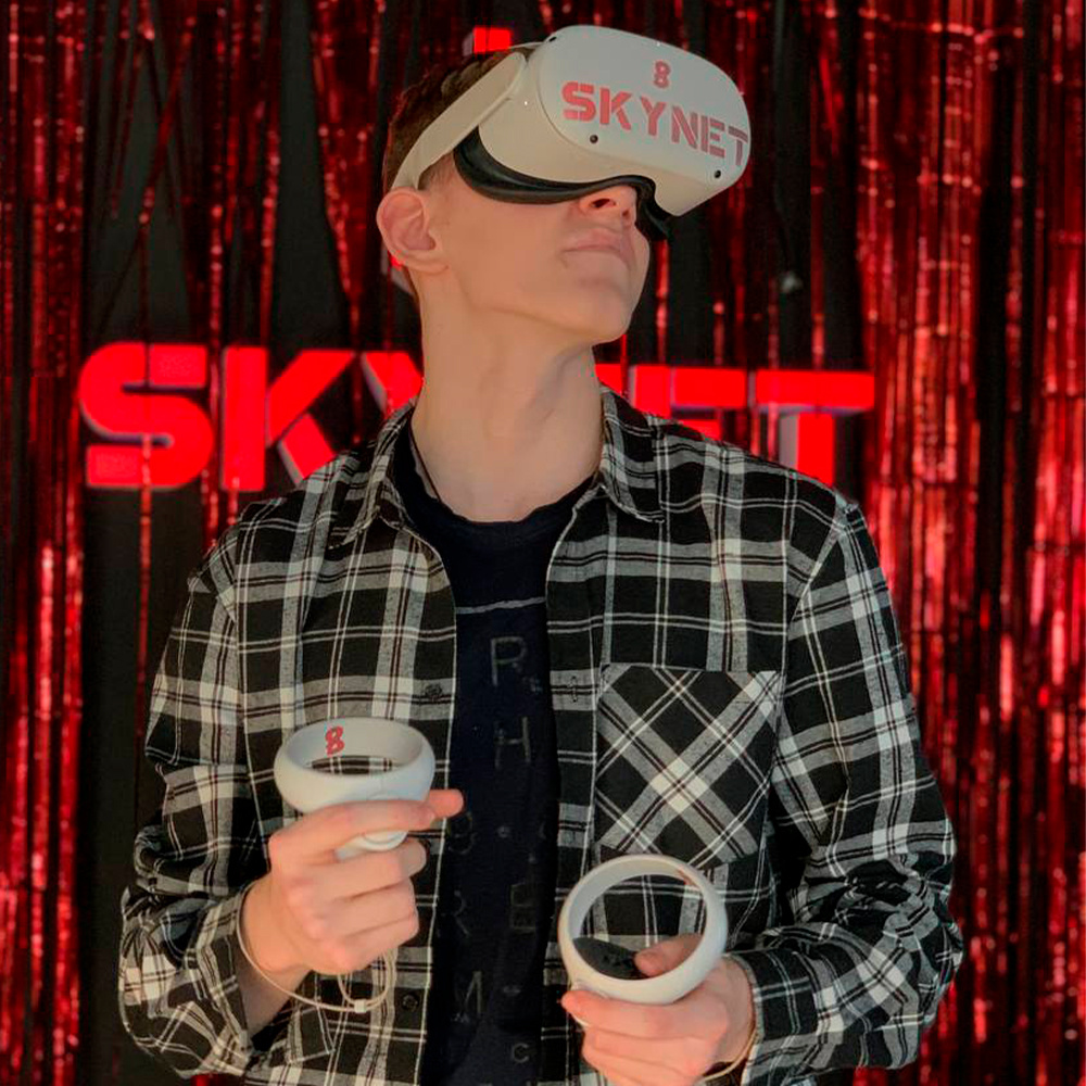 VR шлем Oculus Quest 2 в клубе виртуальной реальности SKYNET VR Ростов