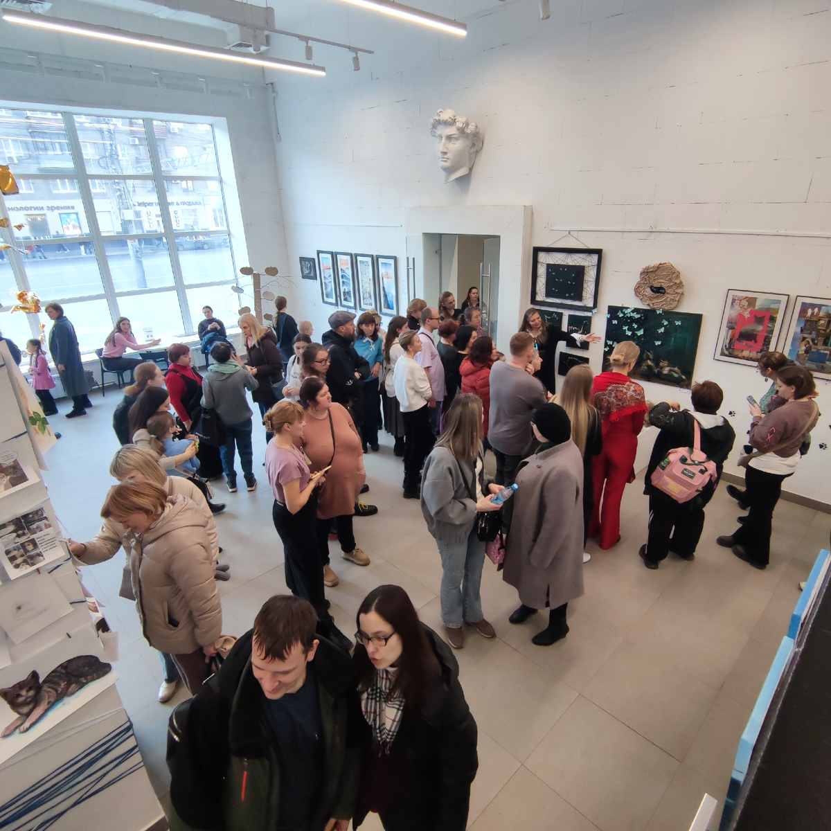22 марта прошла экскурсия нашей выставки "КотоХаос" и её закрытие в Доме Архитектора Воронежа. 
