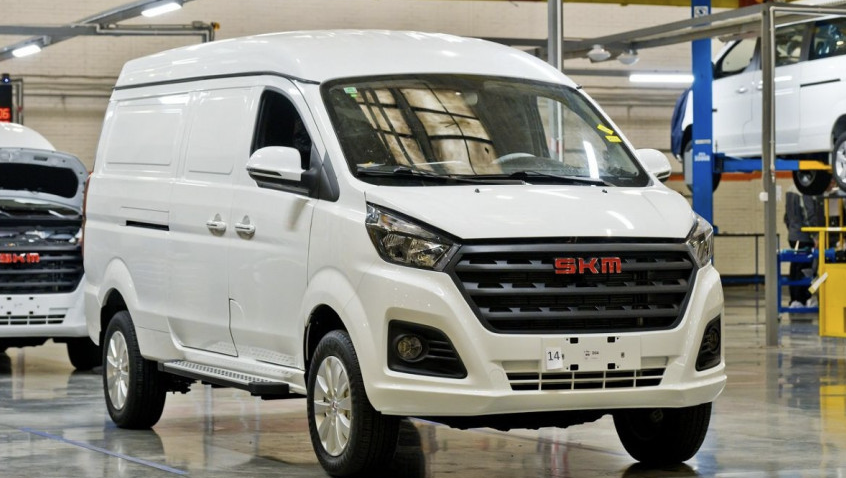 АВТОВАЗ начал производство китайцев: минивэн SKM М7 на конвейере