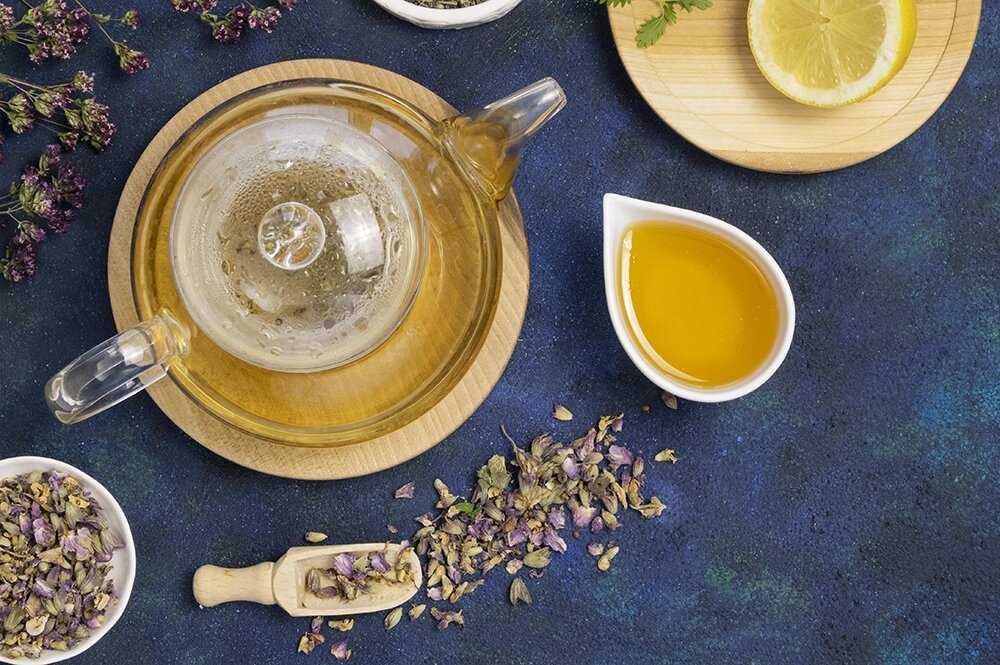    Травы нужно использовать после консультации с врачом. Фото: freepik.com