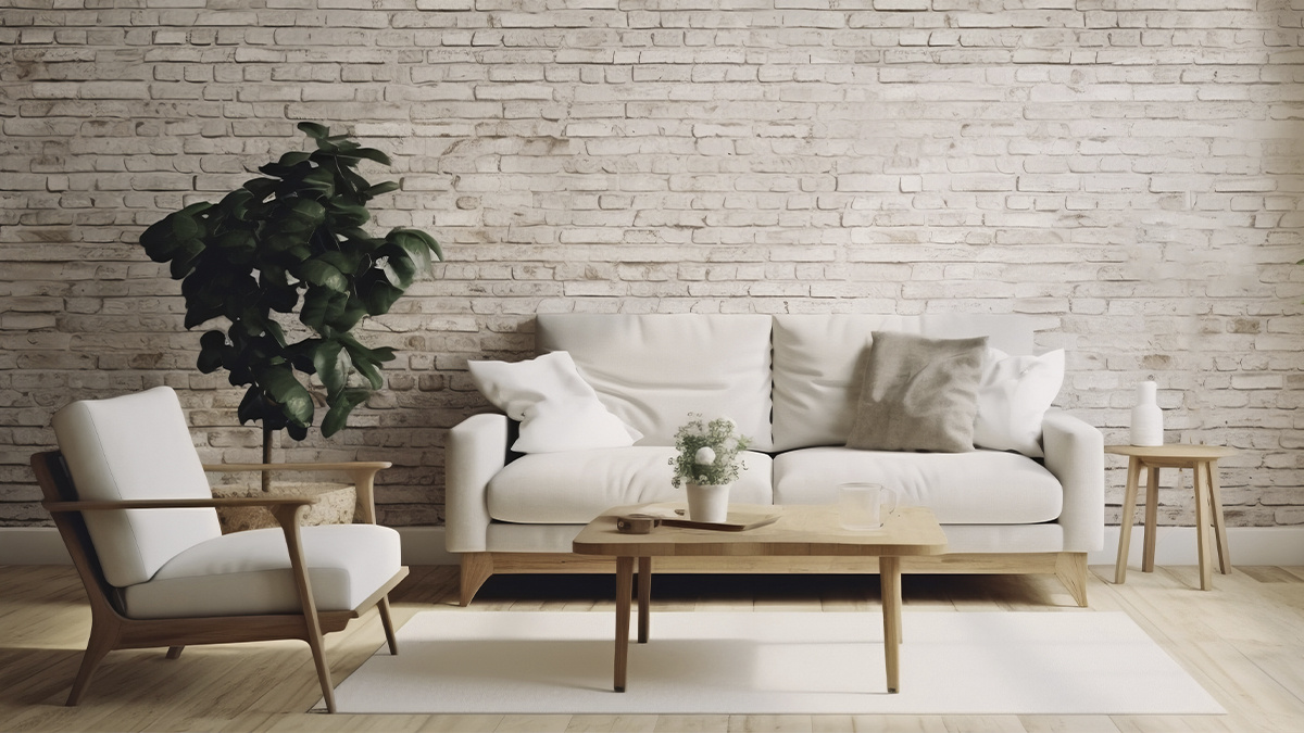 Кирпичная кладка не обязательно должна быть красной и «кричащей». Белый кирпич — это тот же индустриальный шик, но мягче и универсальнее. В паре с деревом и нейтральным текстилем он создаёт уютный, но при этом стильный интерьер.