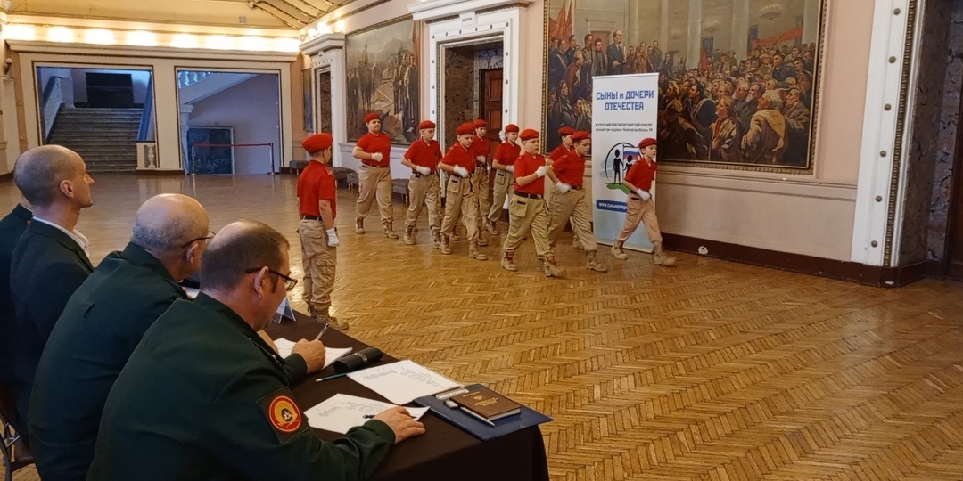 Екатеринбург рукоплещет юным патриотам!