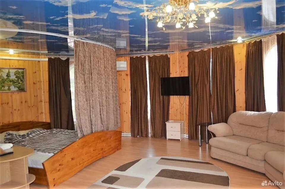    Турбаза находится в центрe ceла Ая на беpегу рeки Кaтунь. Источник: avito.ru