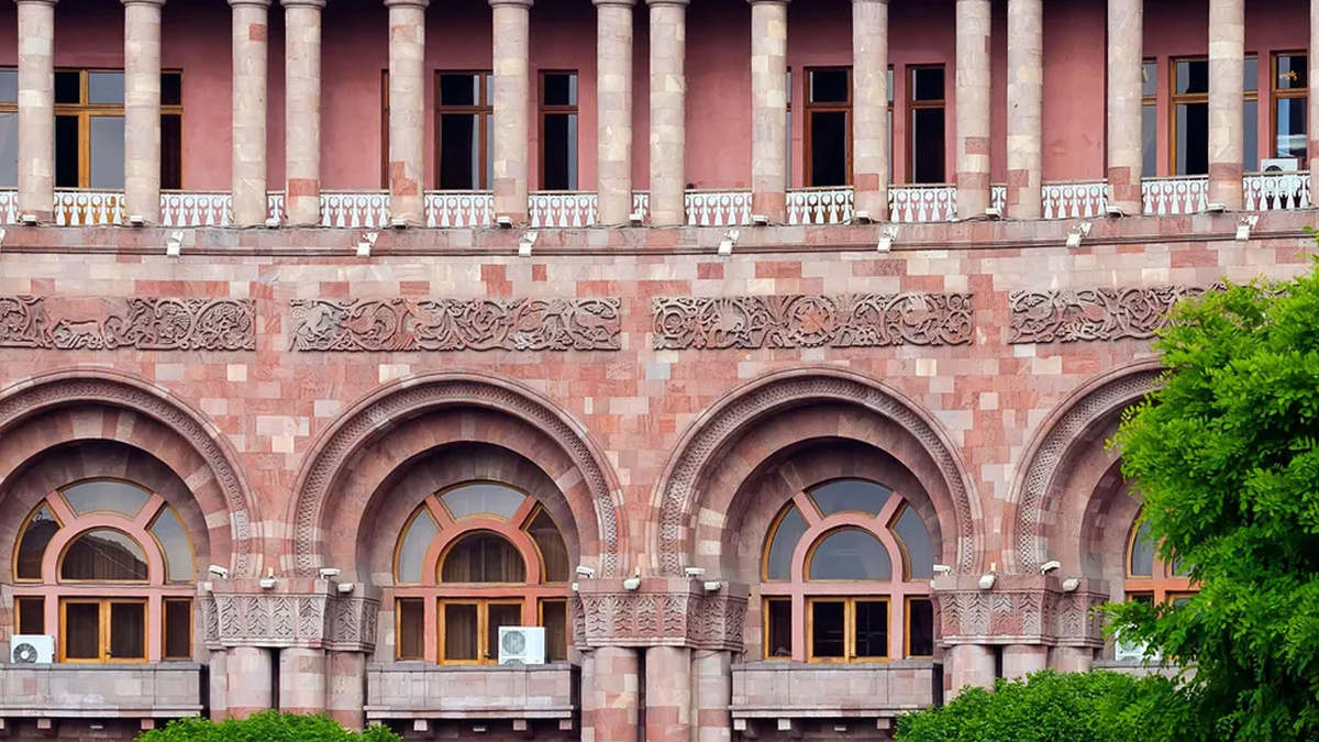 Стены домов из Розового туфа