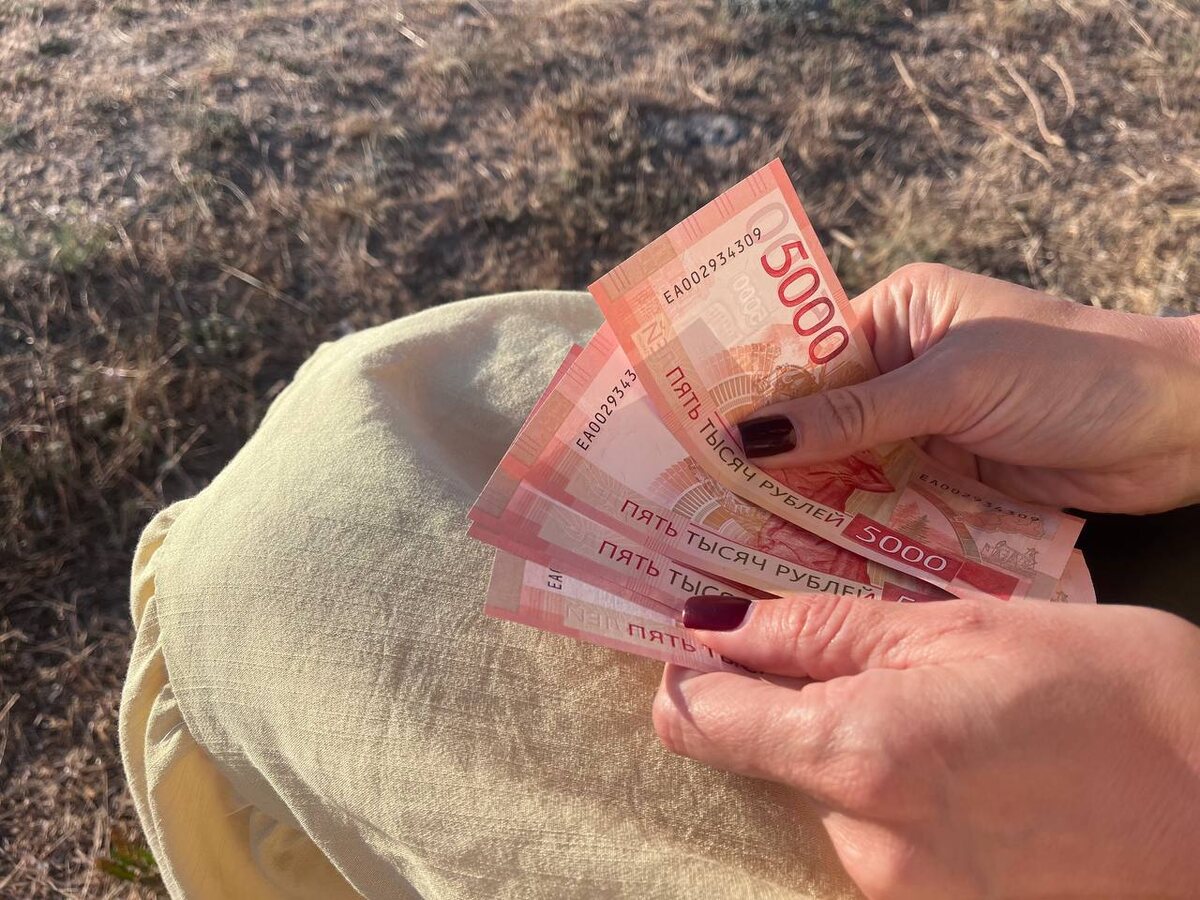 Не из-за налогов: настоящая причина возврата к наличке. Фото: Татьяна Воробьёва / ForPost