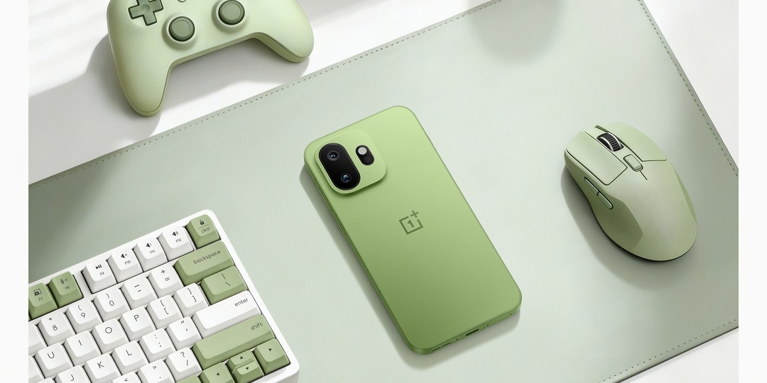 Экран 6,32 дюйма, 165 Гц, 7500 мАч, защита IP69K, масса менее 200 г и зарядка 100 Вт в комплекте: фото позволяет оценить габариты OnePlus 15T