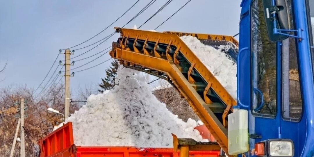 В Томске усилили вывоз снега с 28 участков, которые могут подтопить весной